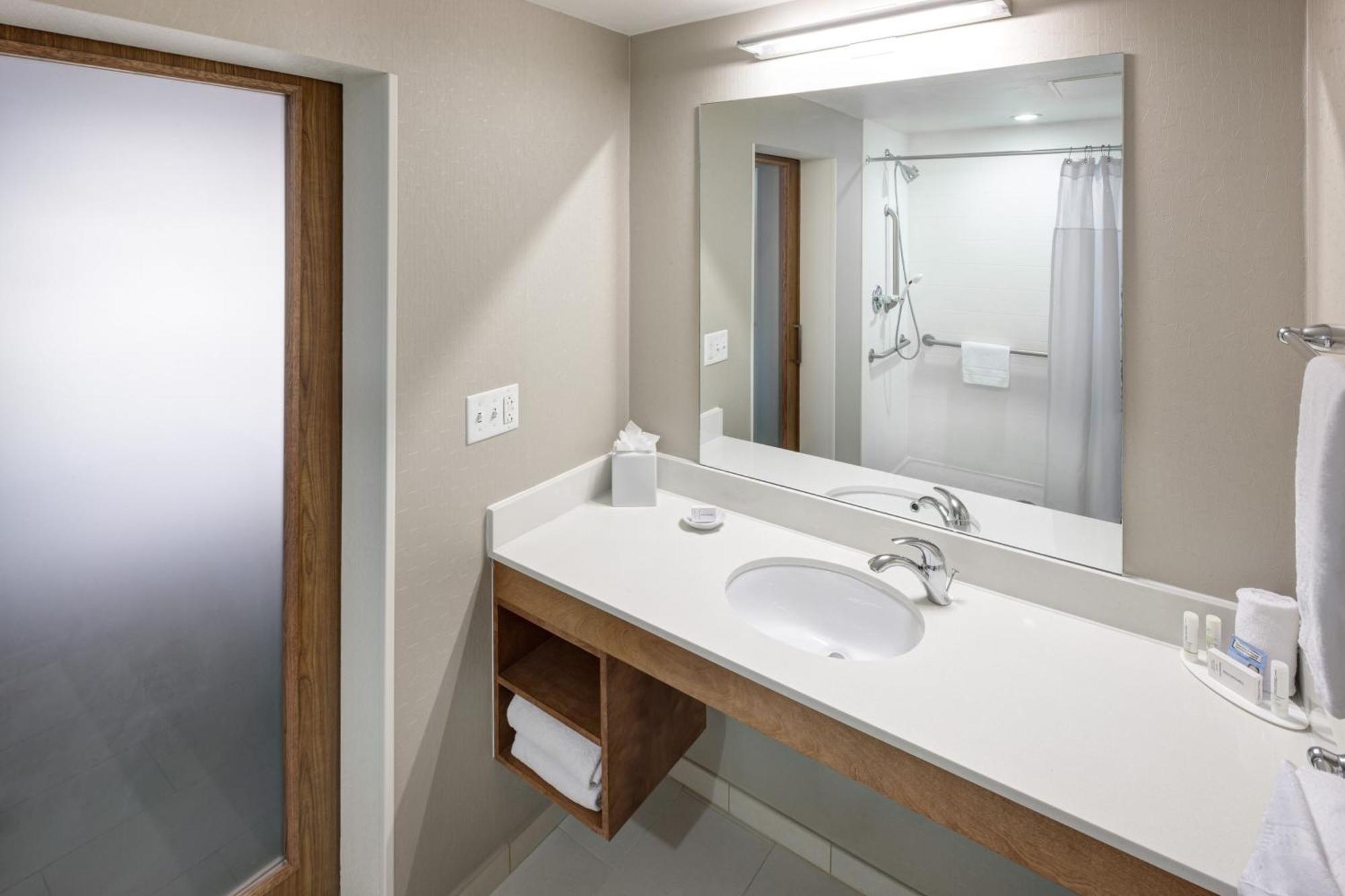 Springhill Suites By Marriott Salt Lake City Airport Экстерьер фото
