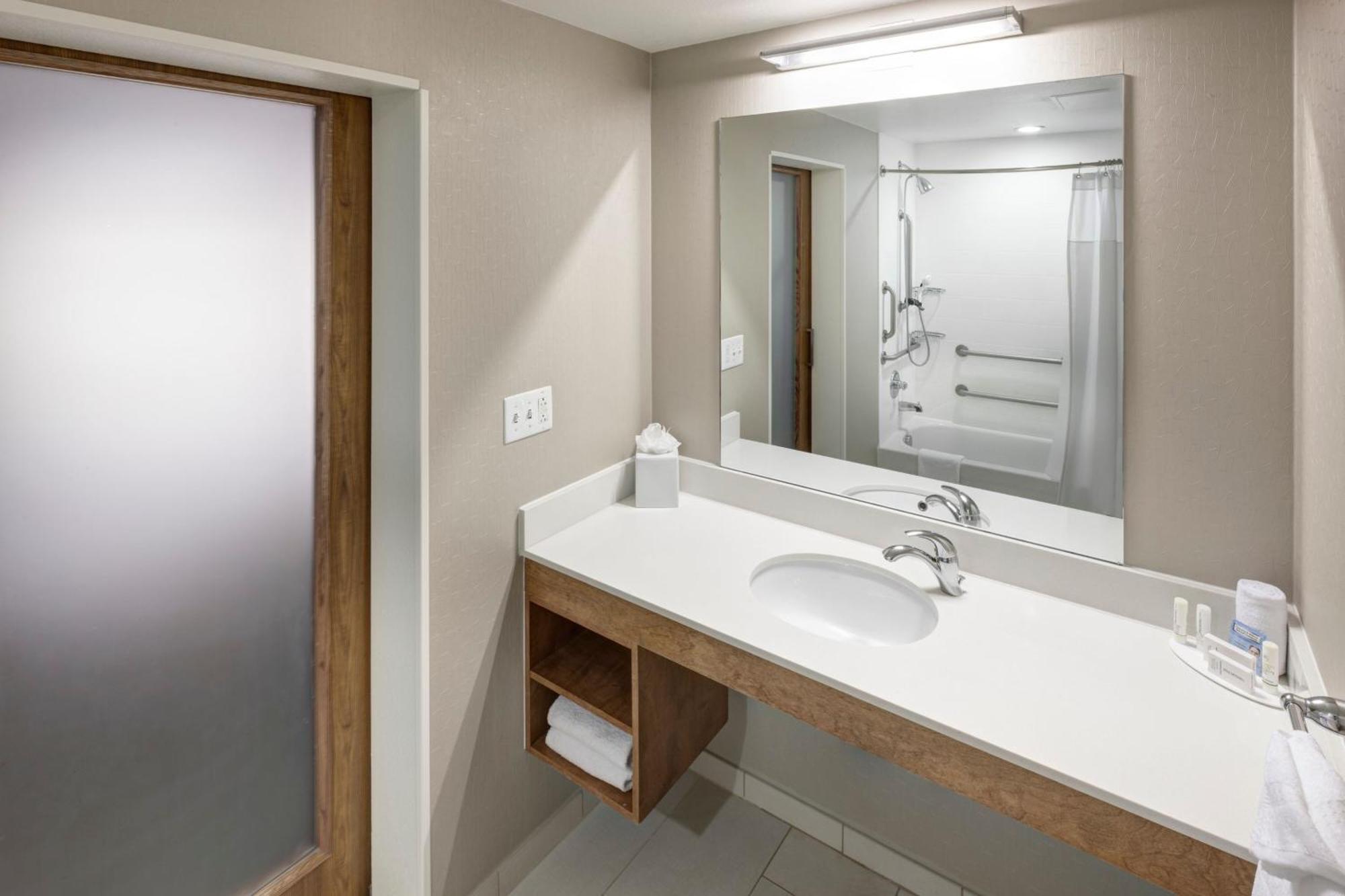 Springhill Suites By Marriott Salt Lake City Airport Экстерьер фото